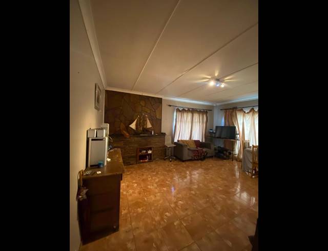 7 BEDROOM HOUSE FOR SALE IN SELCOURT